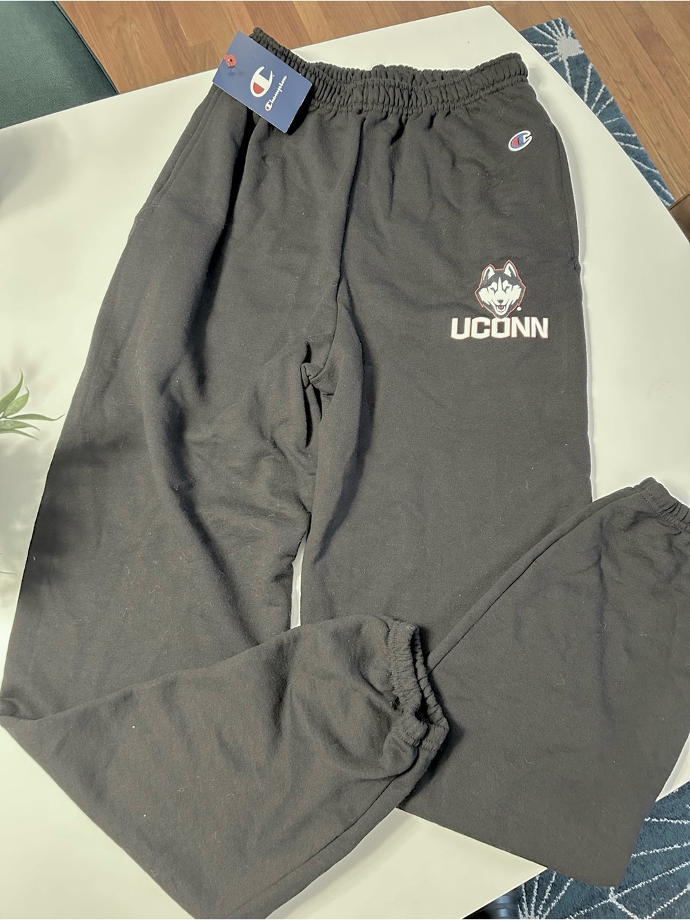 Champion UConn Huskies Logo Sweatpants Joggers Black NWT